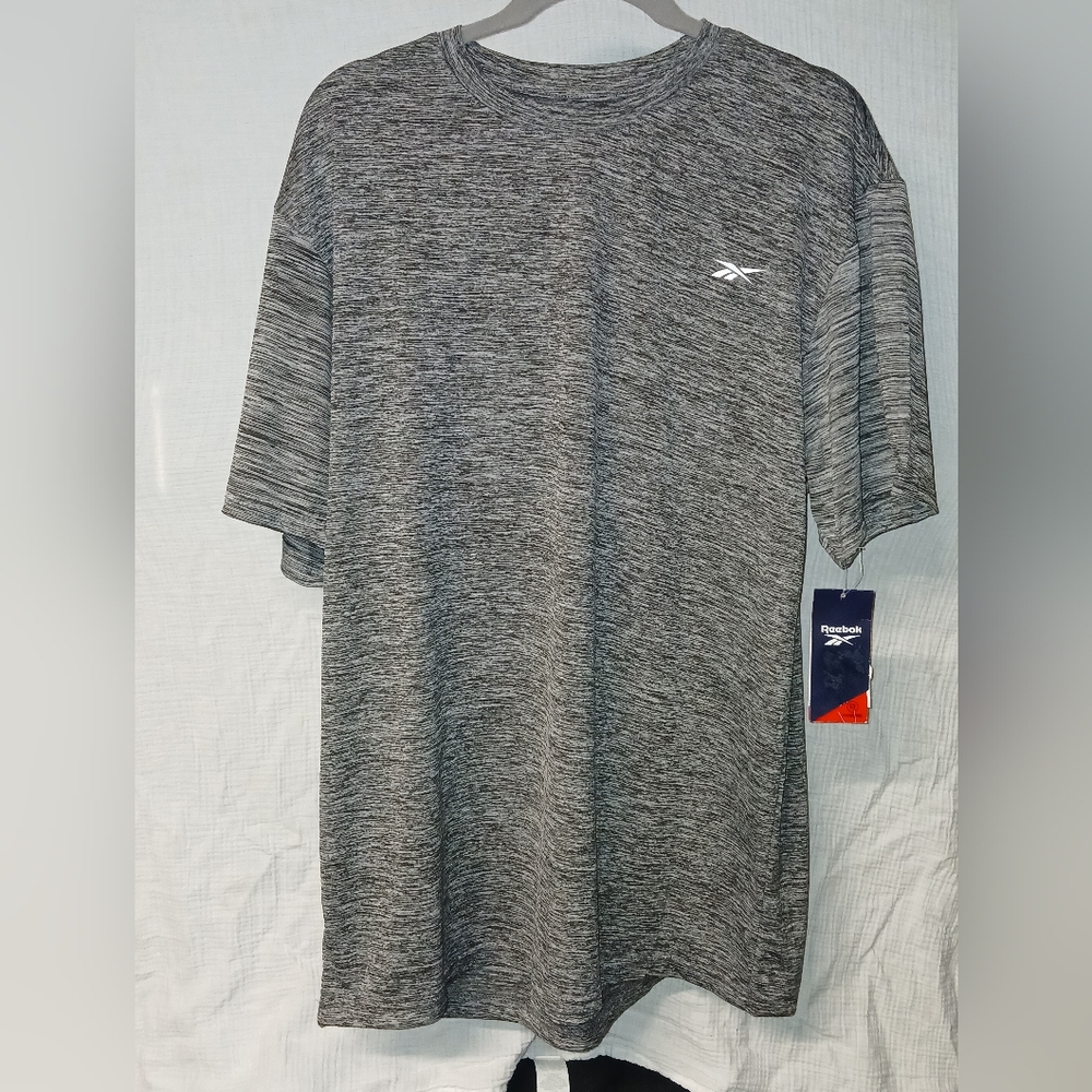 Nwt Reebok Men's Grey performance t-shirt